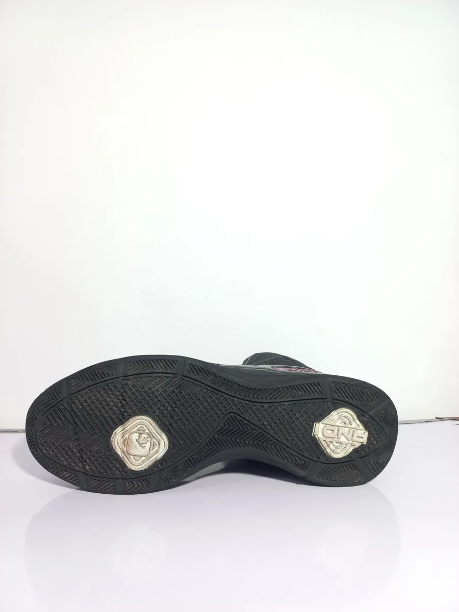 AND1 ATHLETIC BLACK WHITE TRIM SHOE & LACE CLOSURE-4